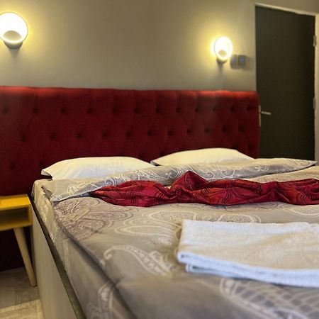 Aigi Rooms Vila Busteni Exterior photo